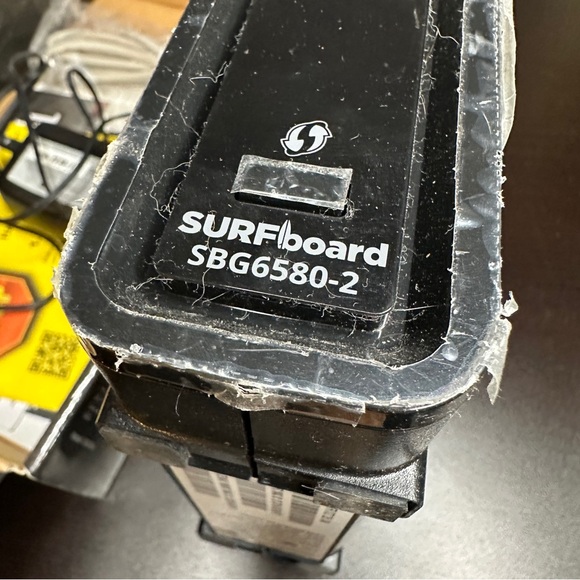 Arris SURFboard Cable Modem & Wifi Router Model SBG6580 N300 Motorola - Picture 7 of 13